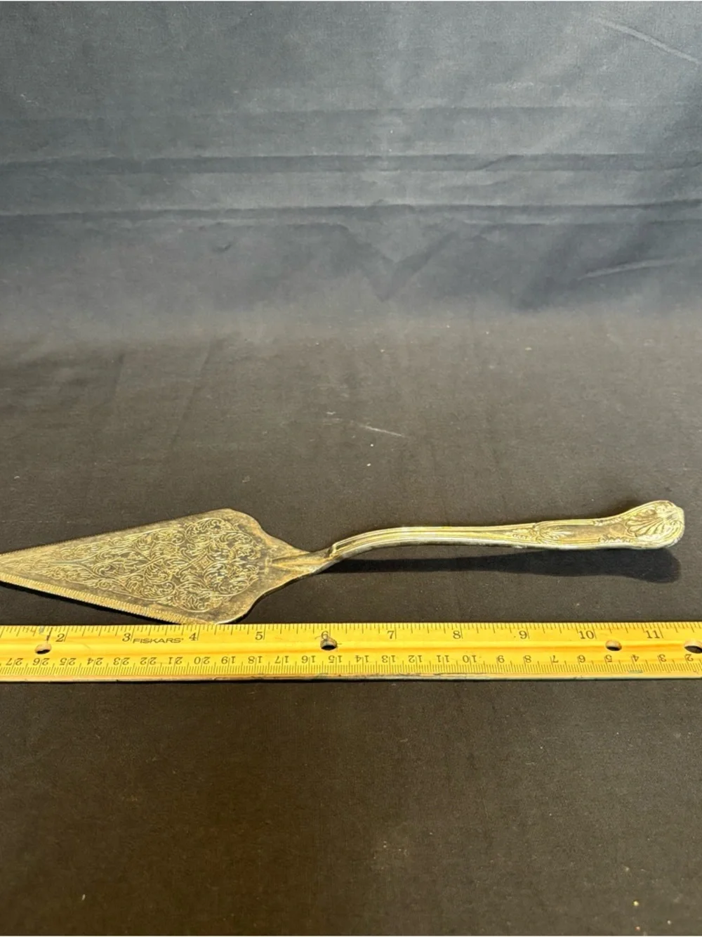 Vintage Silver-Plated Pie or Cake Server Serrated Edges Engraved Ornate Pattern